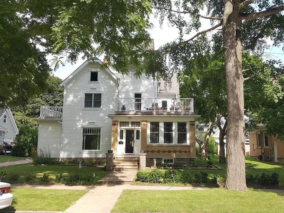 204 Michigan Avenue. This apartment is located on the lst floor