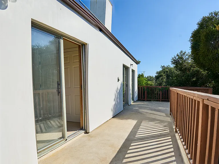 373 Loftyhill Dr — Photo 5