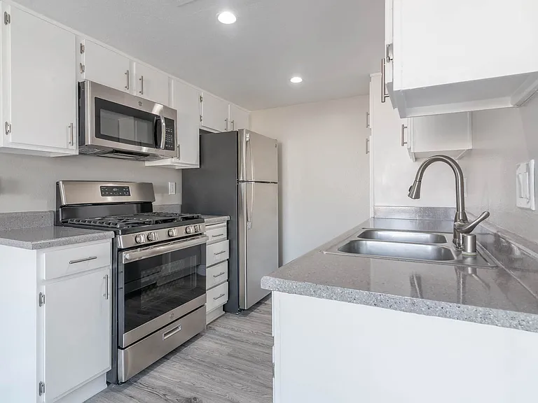 Citrus Grove Apartments — Photo 16