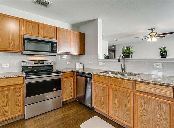3rd image of 909 Poncho Ln