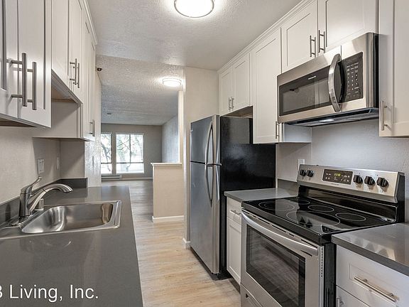 2nd image of 240 N Bayshore Blvd APT 101