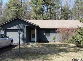 195 Thimbleberry Rd, Malta, NY 12020