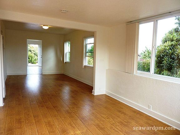 3rd image of 284 Loma Dr