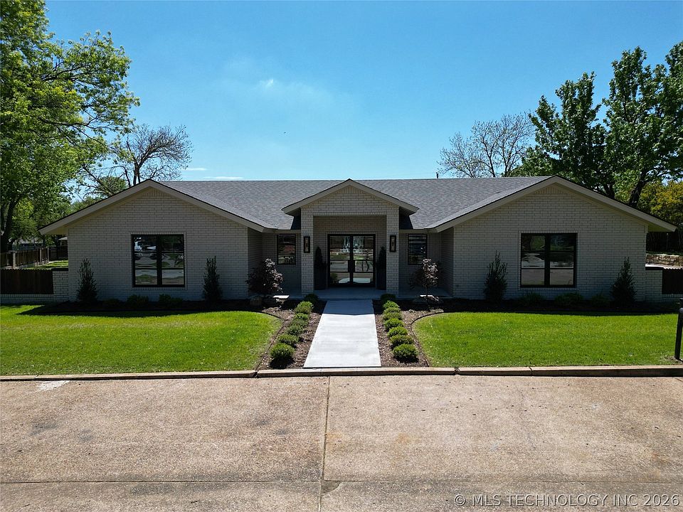 1st image of 2200 Cloverleaf Pl