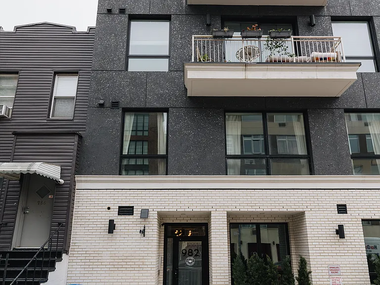 982 Willoughby Ave #1A — Photo 17
