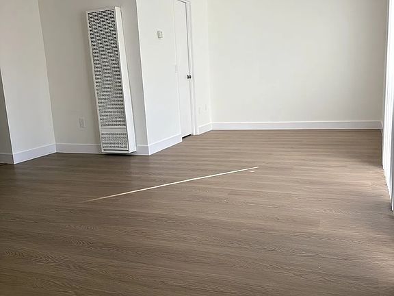 4th image of 6815 Kelvin Ave #102