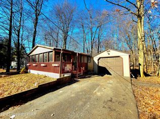 1914 Horseshoe Bnd, Tobyhanna, PA 18466