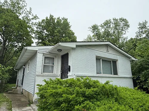 3149 N Gladstone Ave Photo 1