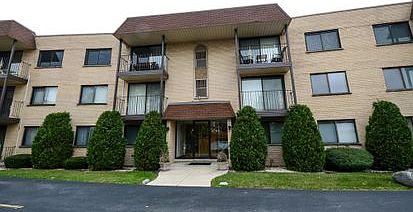 1st image of 4660 N Austin Ave APT 105