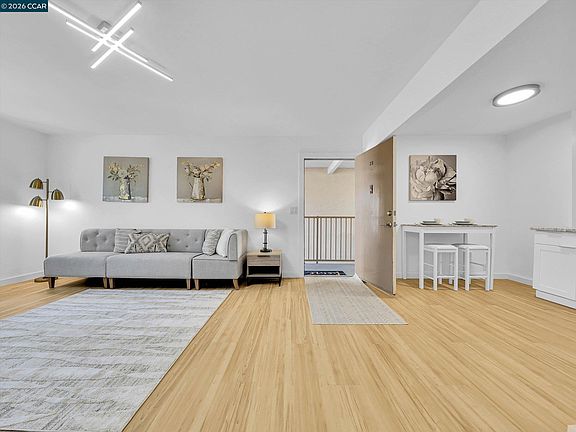 3rd image of 375 Camelback Rd APT 23