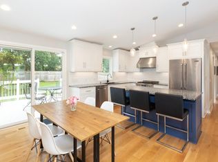 7032 Springhill Cir, Eden Prairie, MN 55346