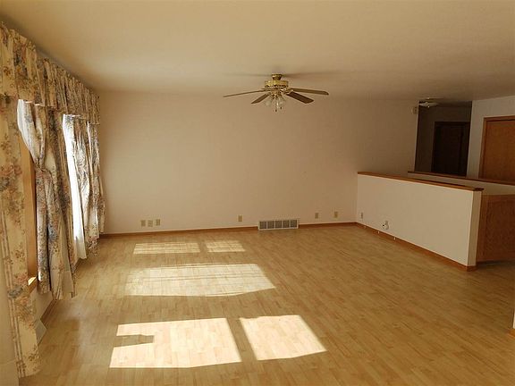 3rd image of 401 Lake Shore Dr