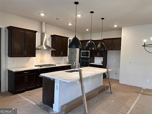 4th image of 187 Summit View Ln