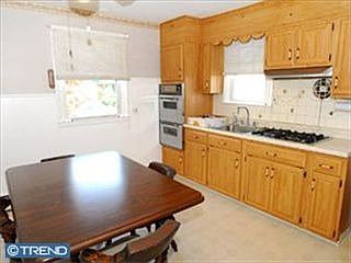 4th image of 3826 Mary St