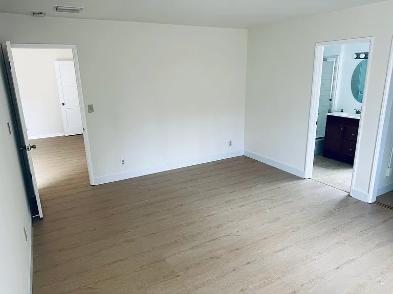 Large Master bedroom with en suite full bath
