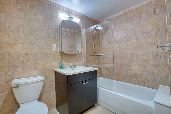 Bathroom, photo 1