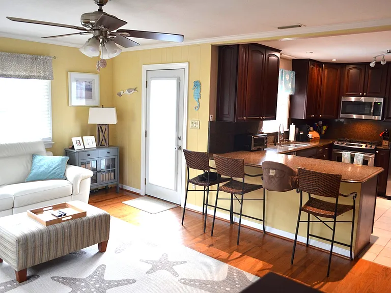 1032 Patrick Henry Way — Photo 14