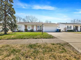 7434 Foxfield Dr, Hazelwood, MO 63042