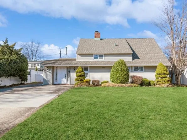 321 Acre Lane, Hicksville, NY 11801