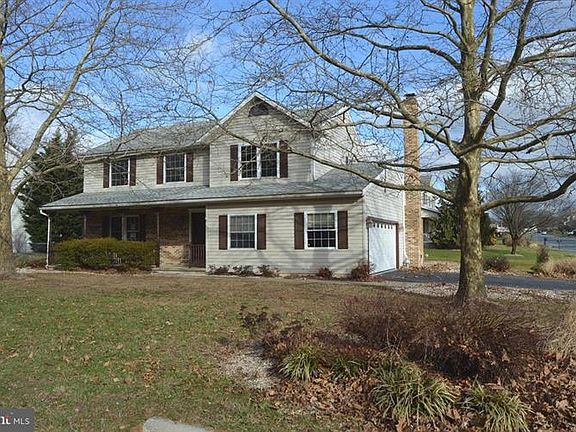 2nd image of 805 Melody Ln