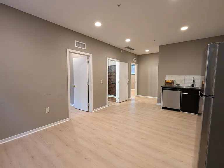 2200 N Sydenham St #1R — Photo 2