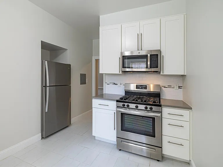 128 Broad Street Apartments — Photo 21