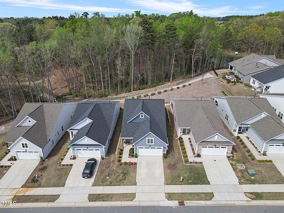 4th image of 173 Maroon Ct