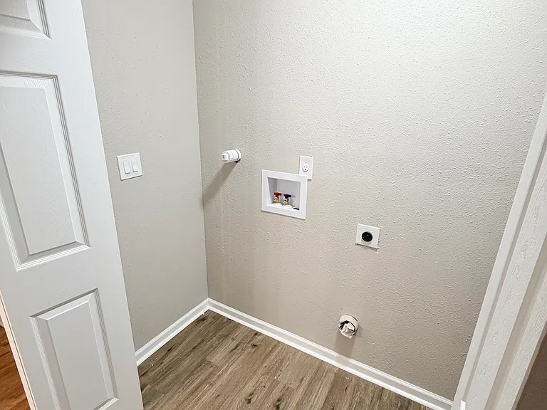 215 E Lubbock St — Photo 20