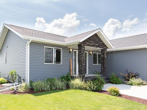 3rd image of 613 27th Ave W