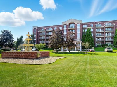 7071 W Touhy Ave APT 406, Niles, IL, 60714