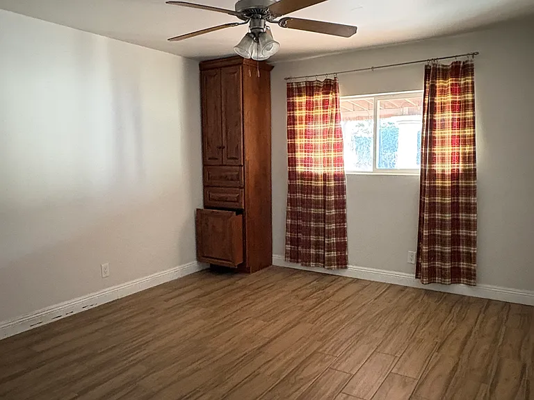 406 S Balboa Rd — Photo 26