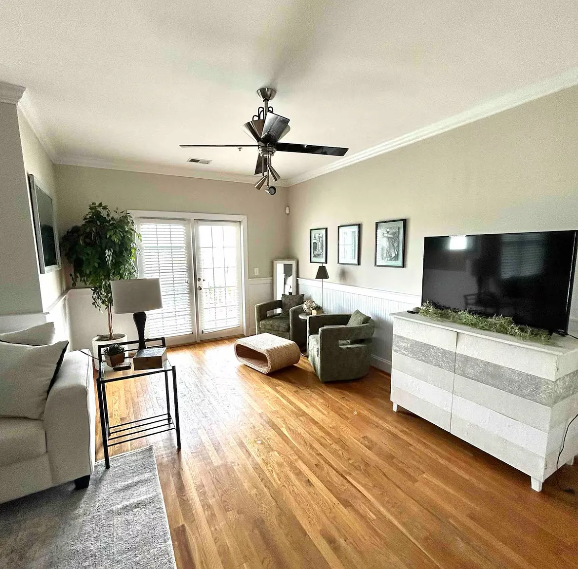 7 bed, 2850 sqft, $2,650 — Photo 4