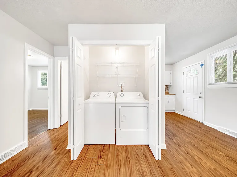14433 Springfield Ave — Photo 10