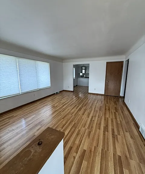8609 Potomac Ave — Photo 9