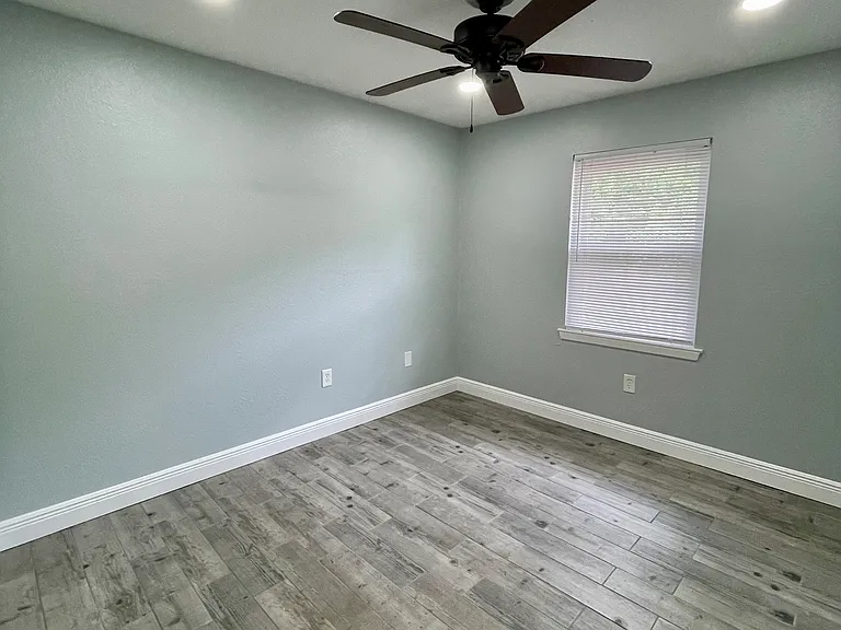 242 Edison St — Photo 9
