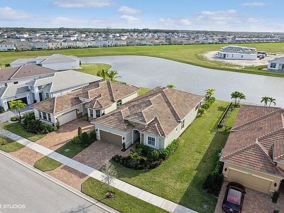 5th image of 11124 SW Lunata Way