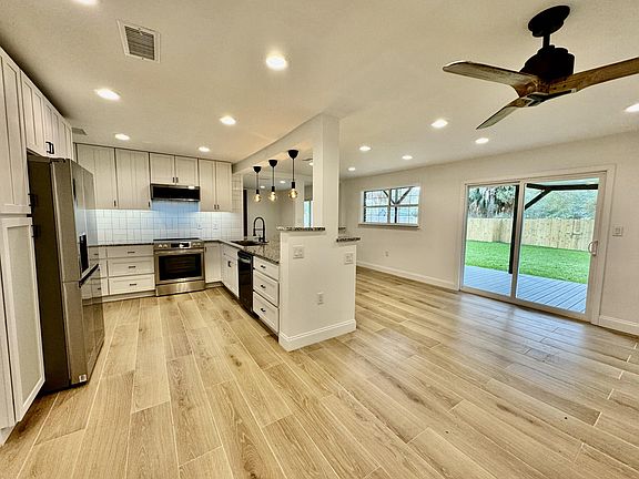 5th image of 1502 Royal Palm Dr