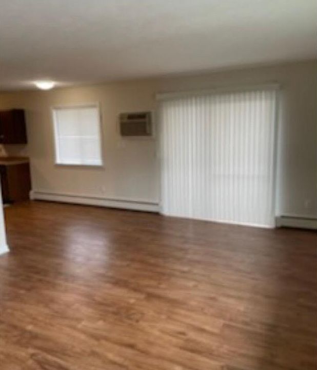 1st image of 174 Oakhurst Ave