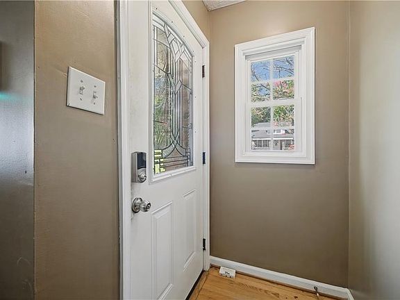 4th image of 618 Smith St