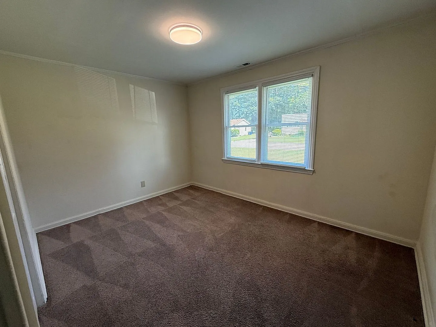 2 bedroom, 1 bath duplex — Photo 4