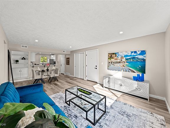 4th image of 21044 Southbend Cir APT 2