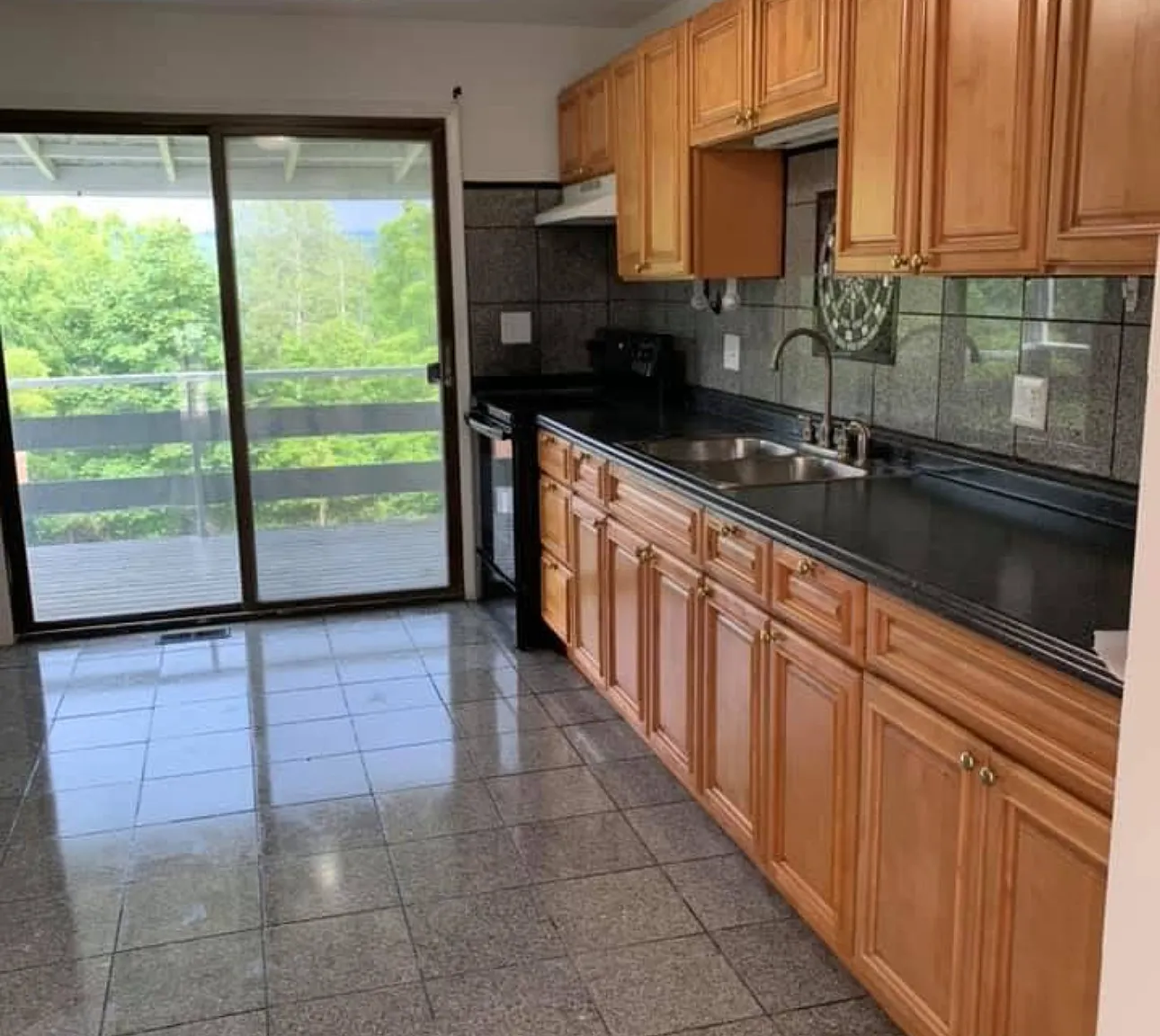 4 bed, 1800 sqft, $2,650 — Photo 2