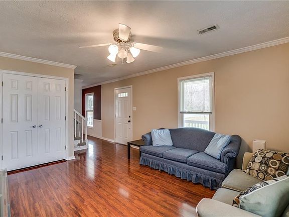 5th image of 557 N Mullens Ln