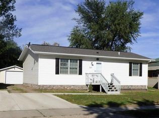 317 18th St NW, Minot, ND 58703