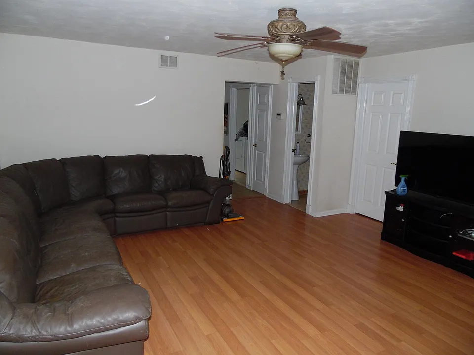 1336 Sabrina Ct