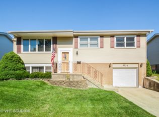 8735 Willow Rd, Hickory Hills, IL 60457