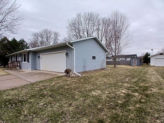 3rd image of 928 Yorkshire Avenue