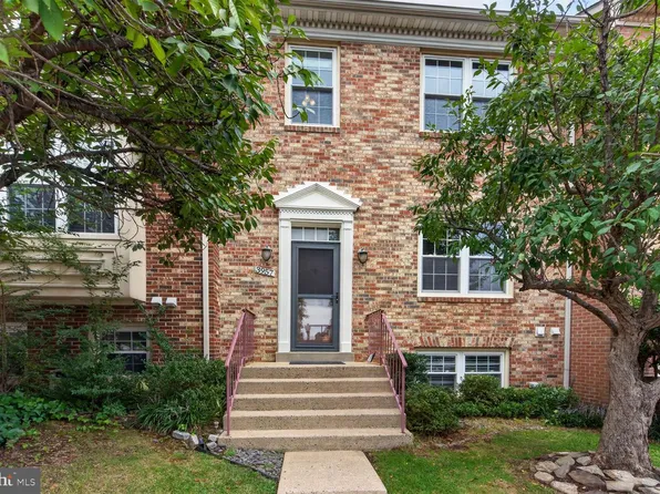 3957 Rosebay Ct, Fairfax, VA 22033