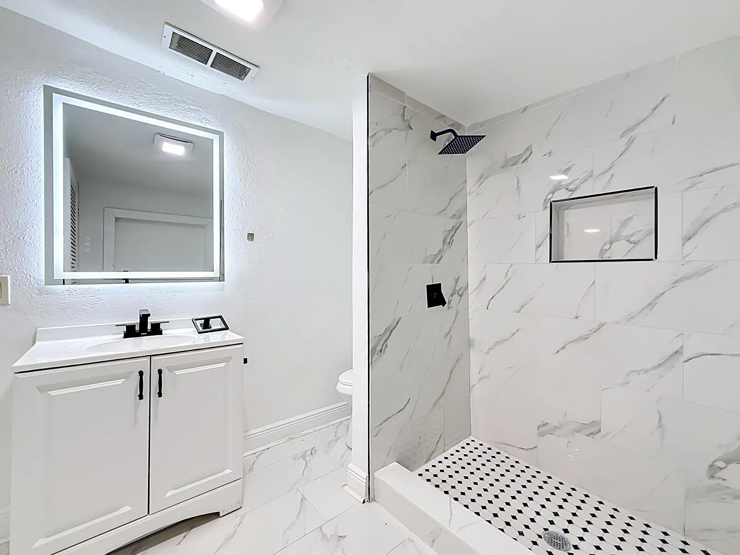 8414 N 20th St — Photo 3