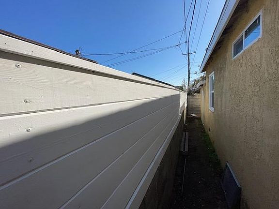 4th image of 1143 W Jay St